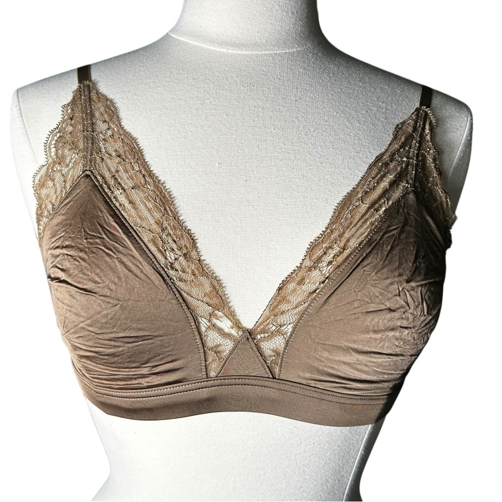 HANRO Lovis Lace-Trim Soft Triangle Bra Wirefree bralette size Medium 10-12 NWOT